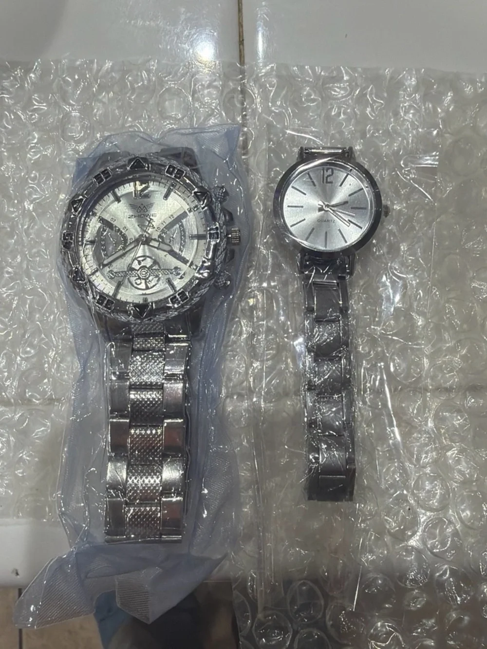 Silver Men's Quartz Bracelet Watch - Sleek Metal Design